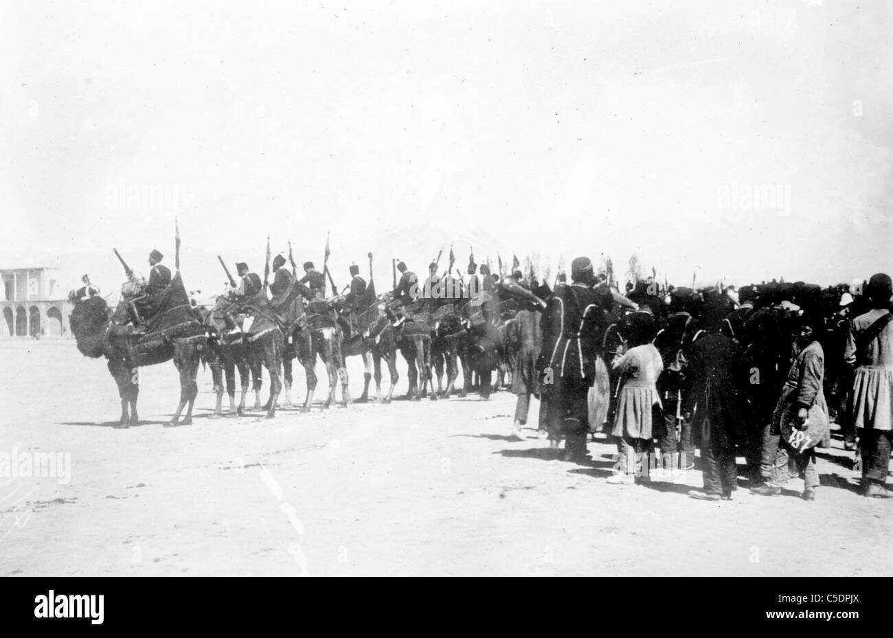 Persische Truppen auf Kamelen Stockfoto