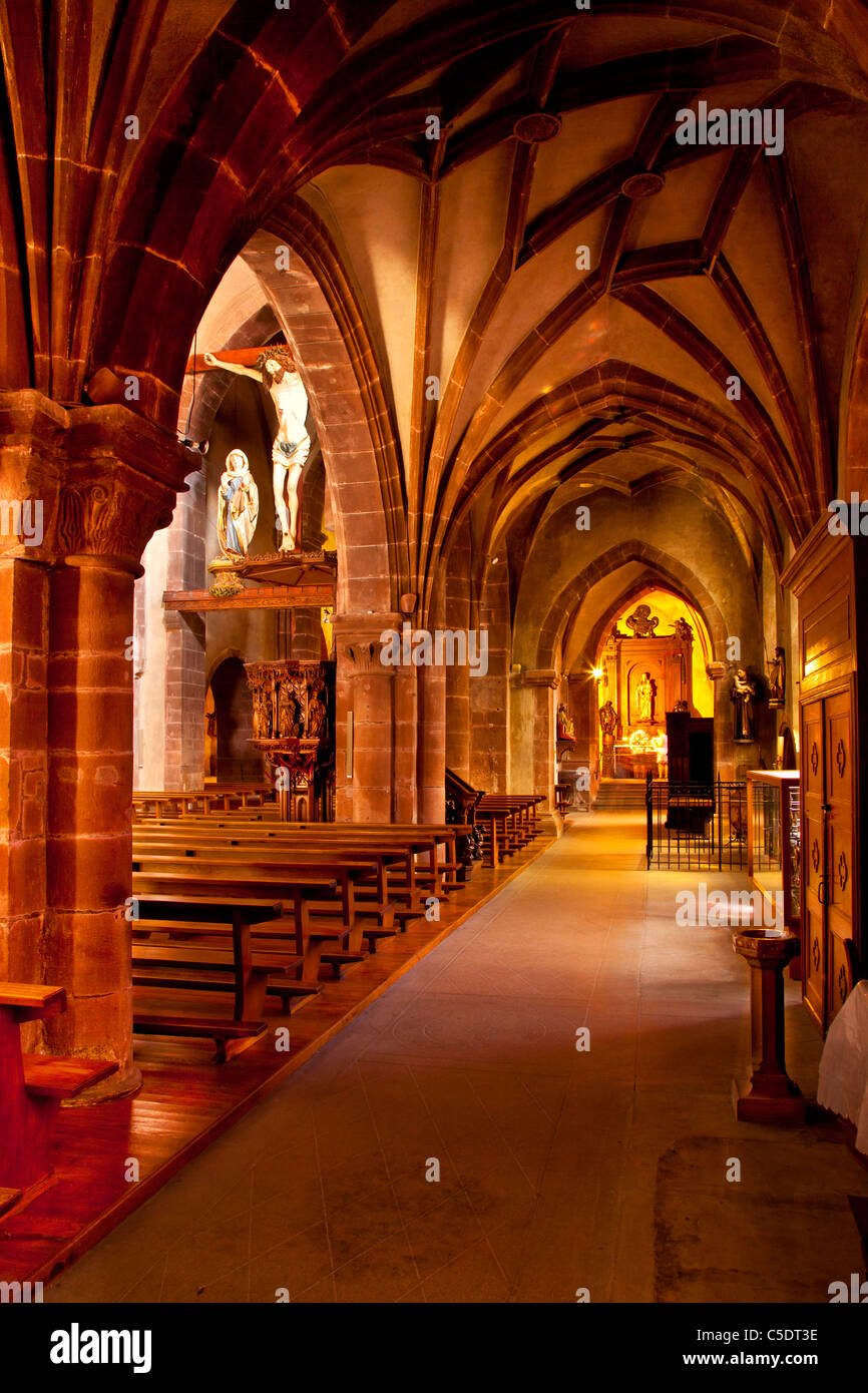 Innenraum der Kirche Sainte-Croix, Kaysersberg Elsass Haut-Rhin-Frankreich Stockfoto