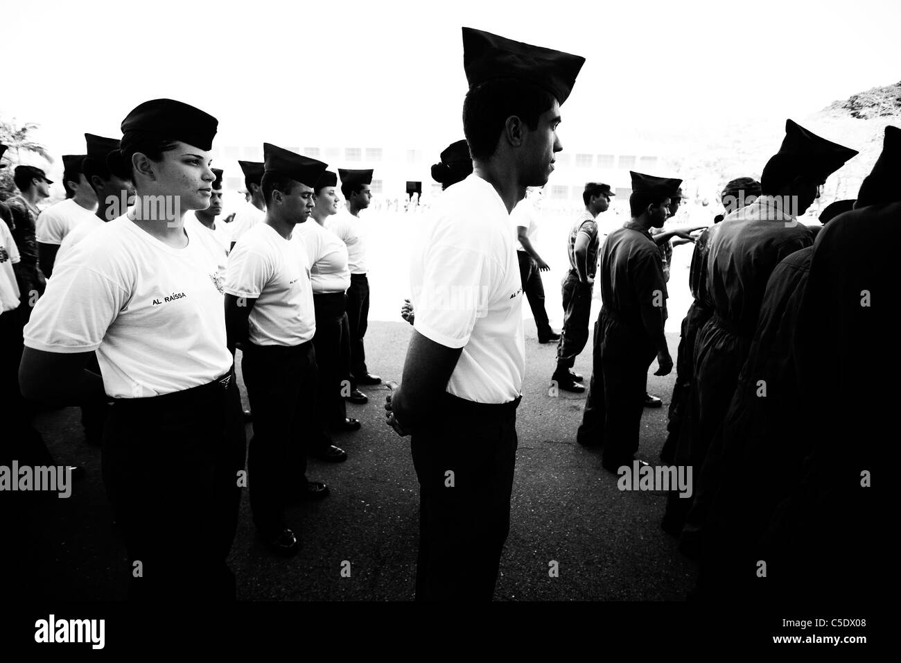 Kadetten in einer Schlange stehen, während der Bohrer beim Luftwaffenschule in Guaratingueta, Brasilien Stockfoto