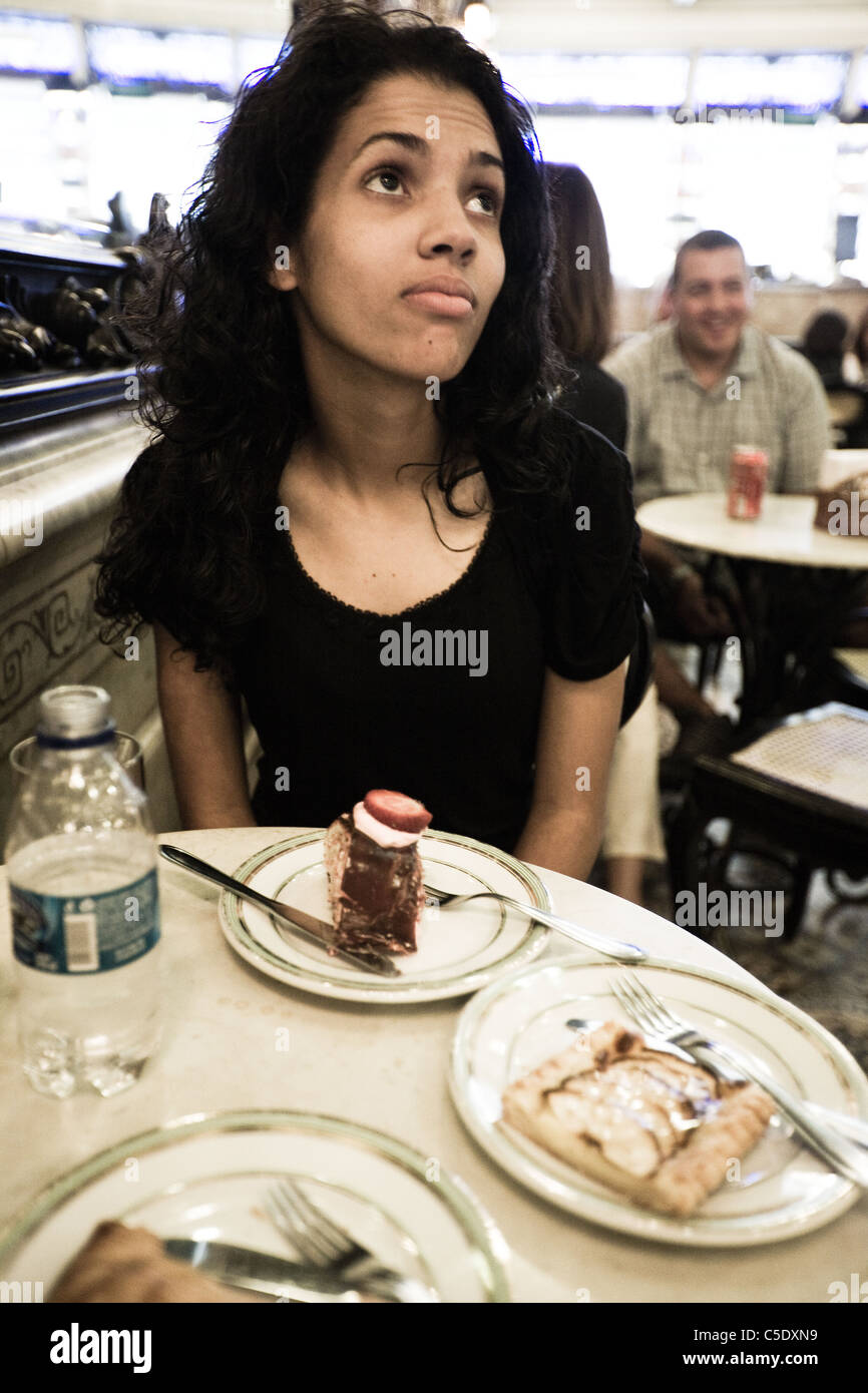 Brasilianerin in Colombo Cafe, Rio De Janeiro, Stockfoto
