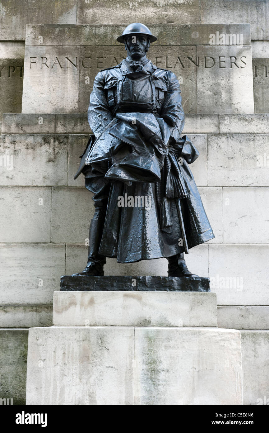 Bronze-Skulptur des ersten Weltkrieges Soldat am Hyde Park Corner, London, UK Stockfoto