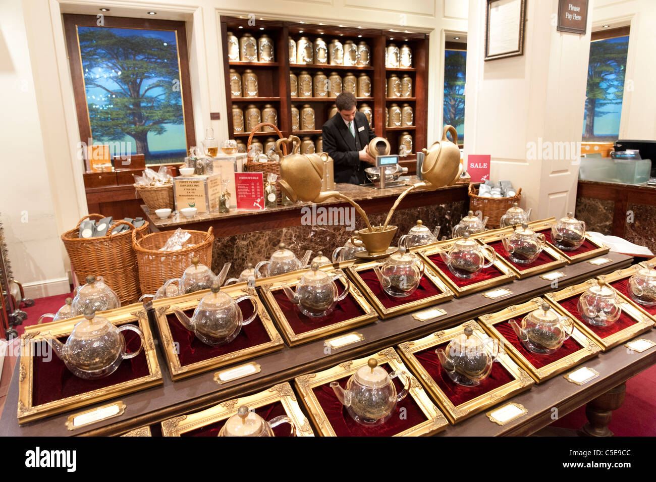 Teesorten im Fortnum & Mason, London, UK Stockfoto Teesorten im Fortnum & Mason, London, UK Stockfoto