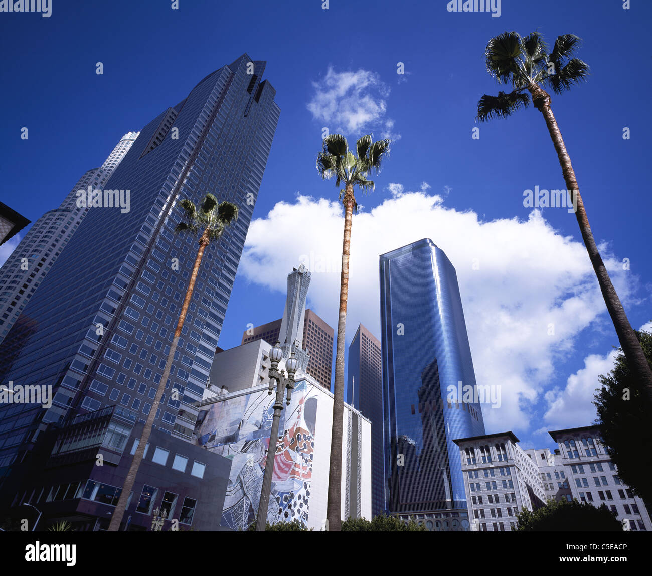 Hochhäuser der Innenstadt von Los Angeles vom Pershing Square aus gesehen. Kalifornien, USA. Stockfoto