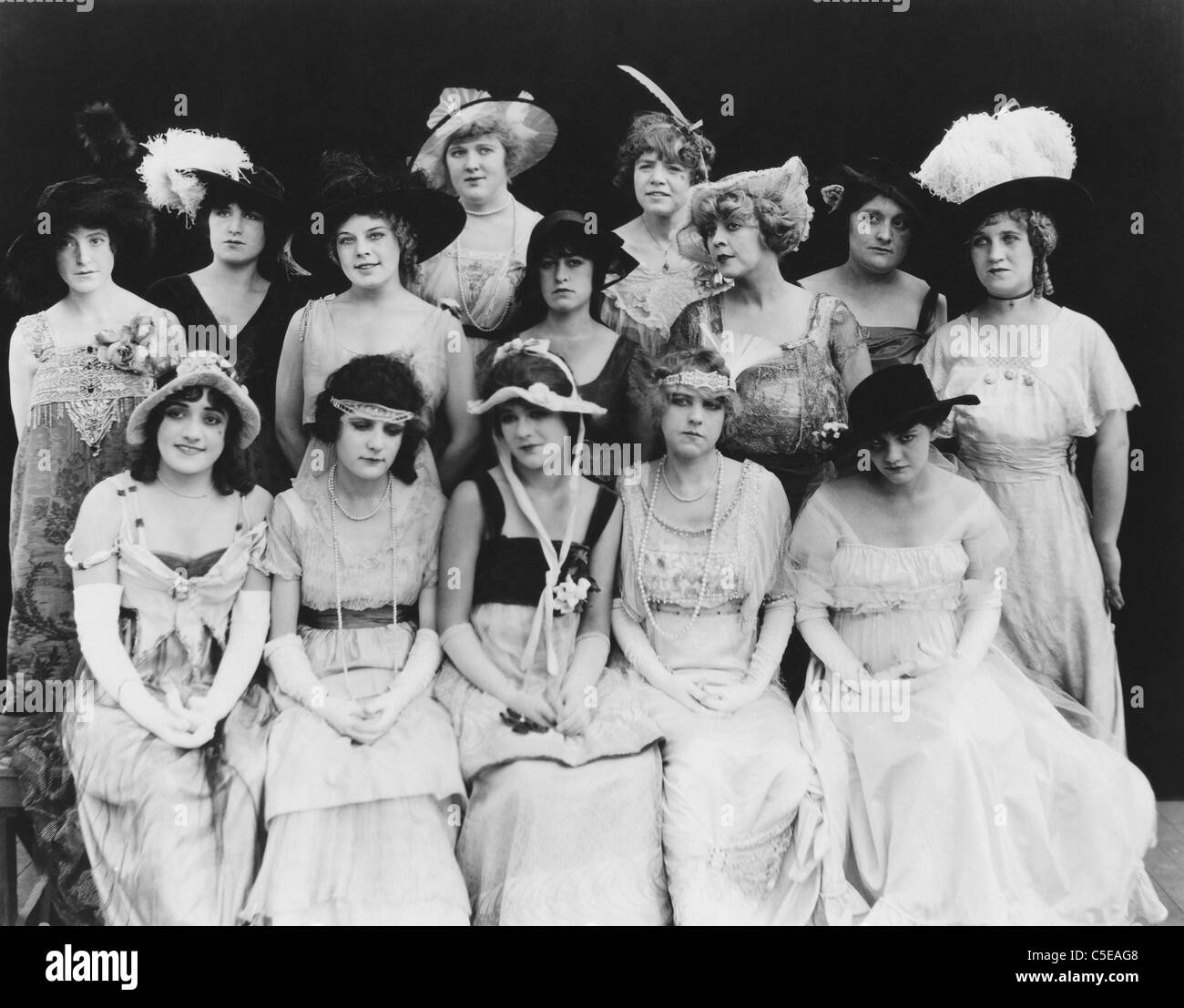 Porträt der Frau in der Hüte Stockfoto