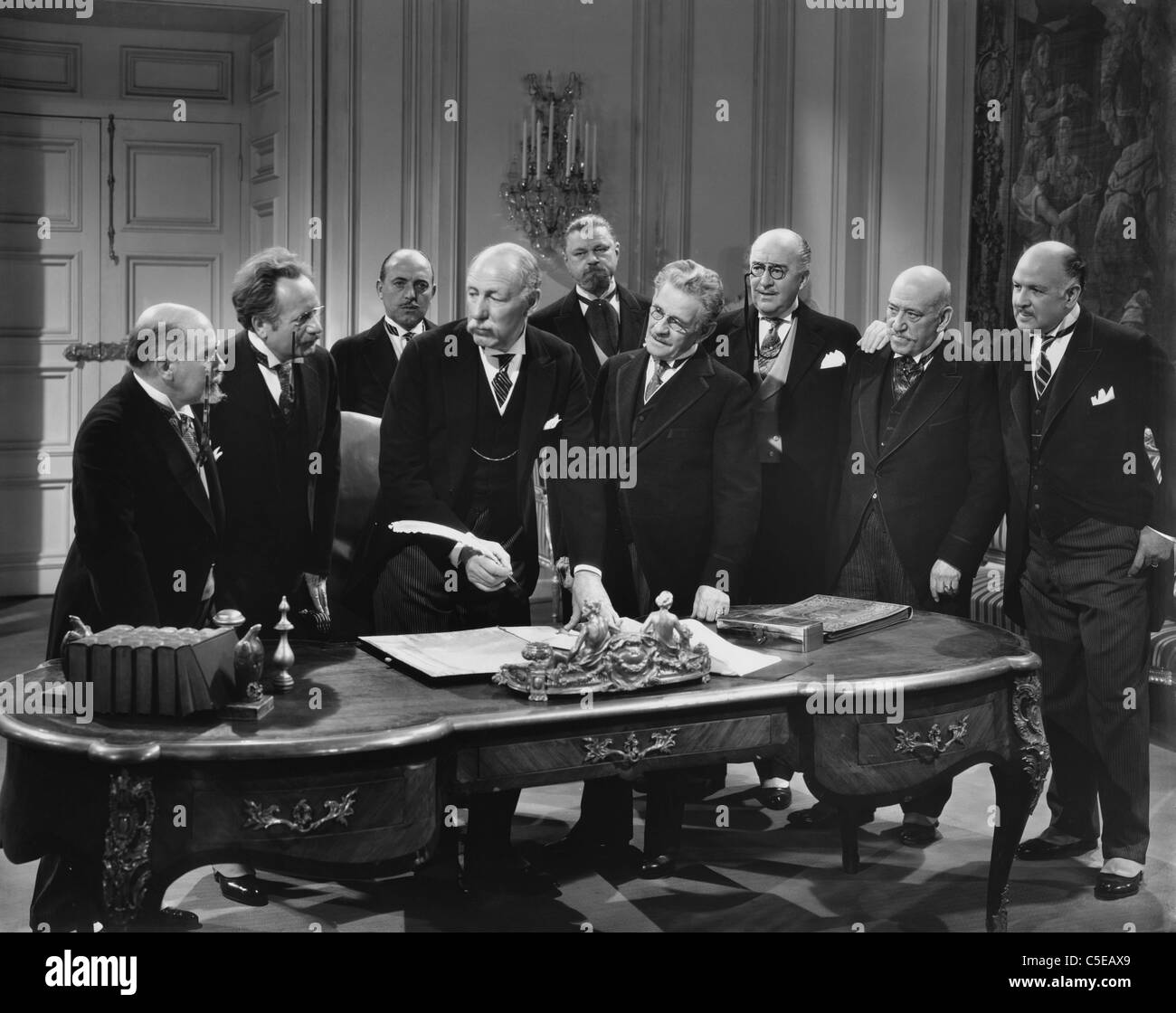 Auf der punktierten Linie unterzeichnen Stockfoto