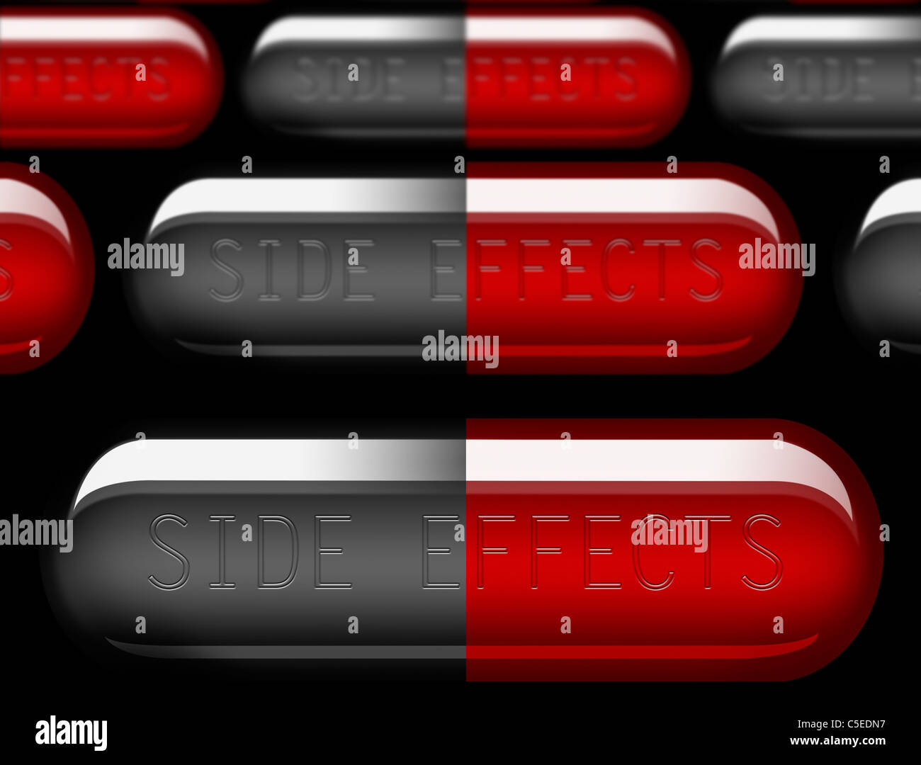 Darstellung der Reihen von Rot und Schwarz Kapseln mit Nebenwirkungen auf Sie auf schwarzem Hintergrund Konzept geprägt Stockfoto