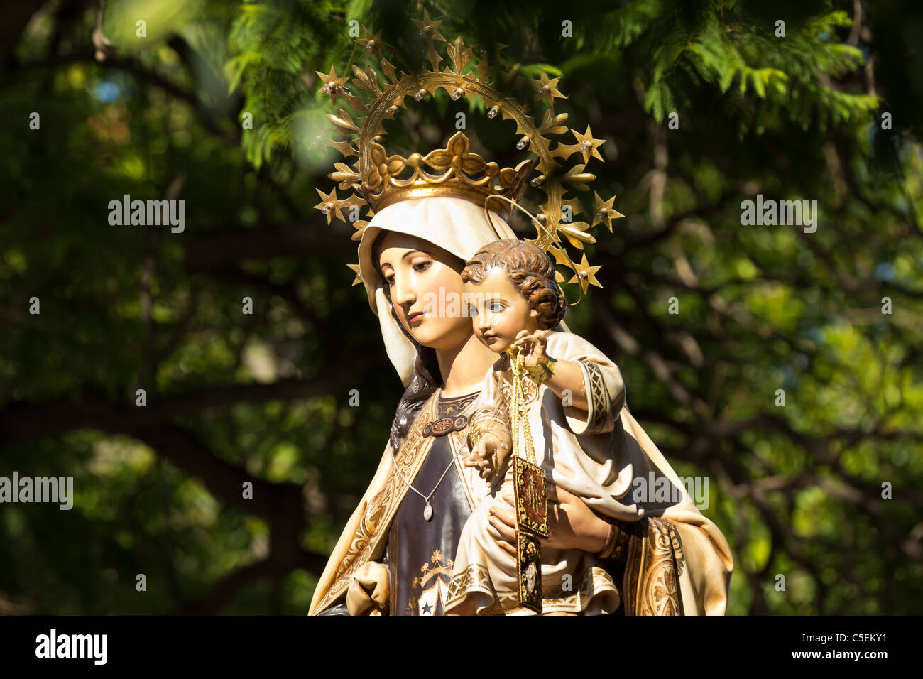 Religiöse Bild der Jungfrau Maria während des Festivals "Virgen del Carmen" Stockfoto