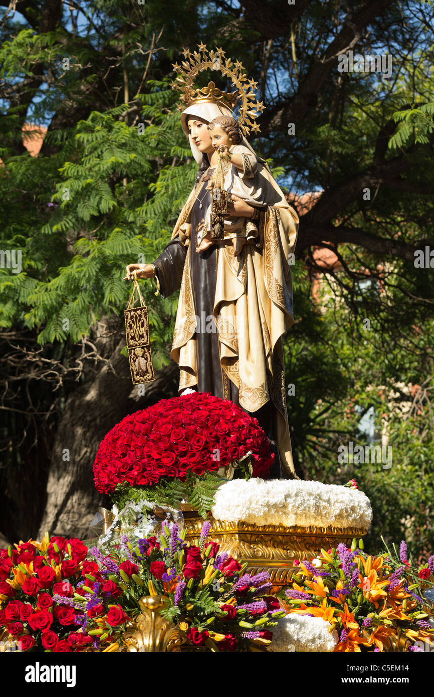 Religiöse Bild der Jungfrau Maria während des Festivals "Virgen del Carmen" Stockfoto