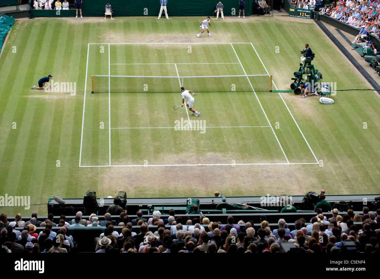 Gesamtansicht der Centre Court während der Männer Singles Finale bei den 2011 Wimbledon Tennis Championships Stockfoto