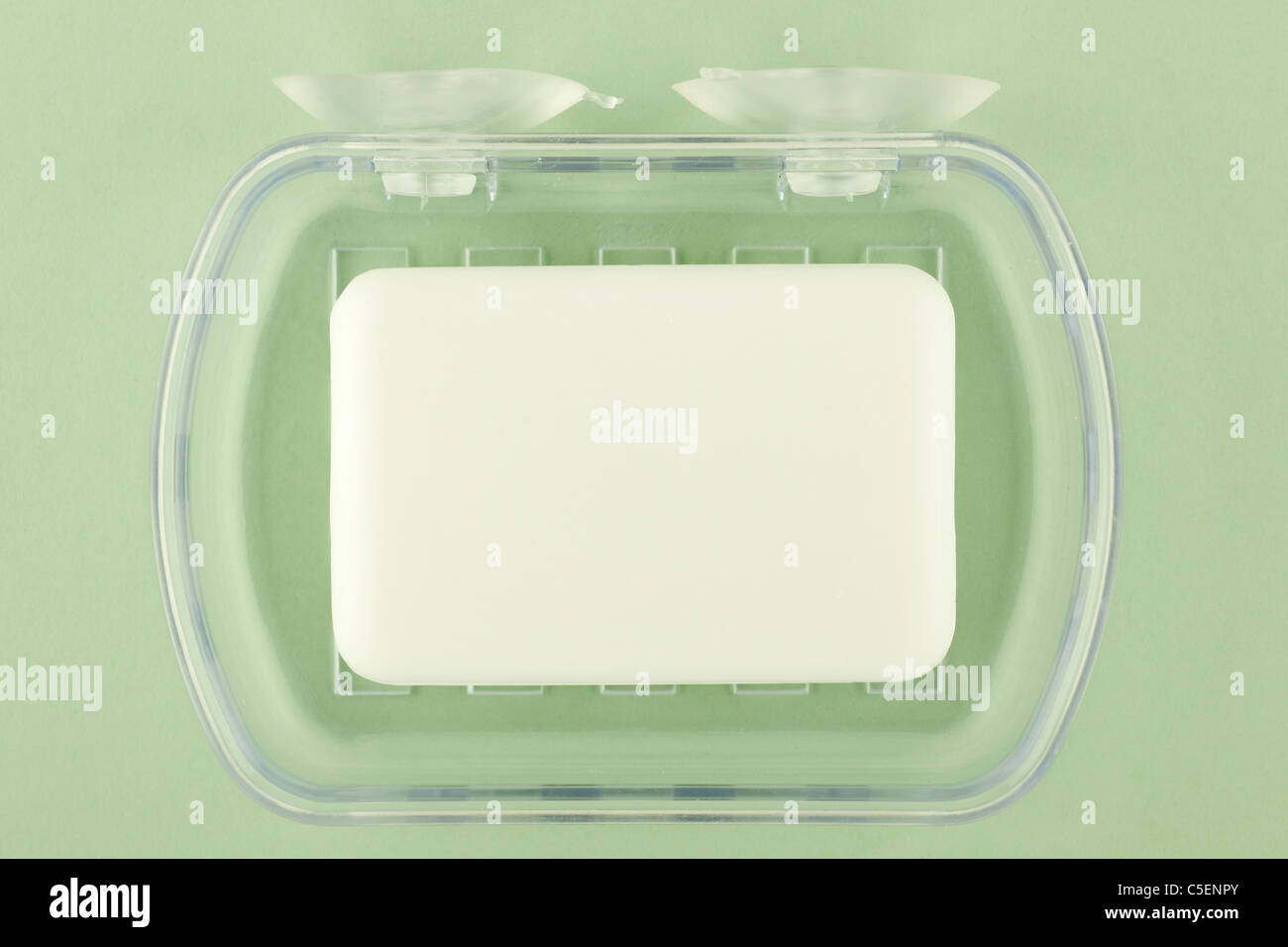 Weiße Seife in eine Kunststoff-Seifenschale mit Saugnäpfen Stockfotografie  - Alamy