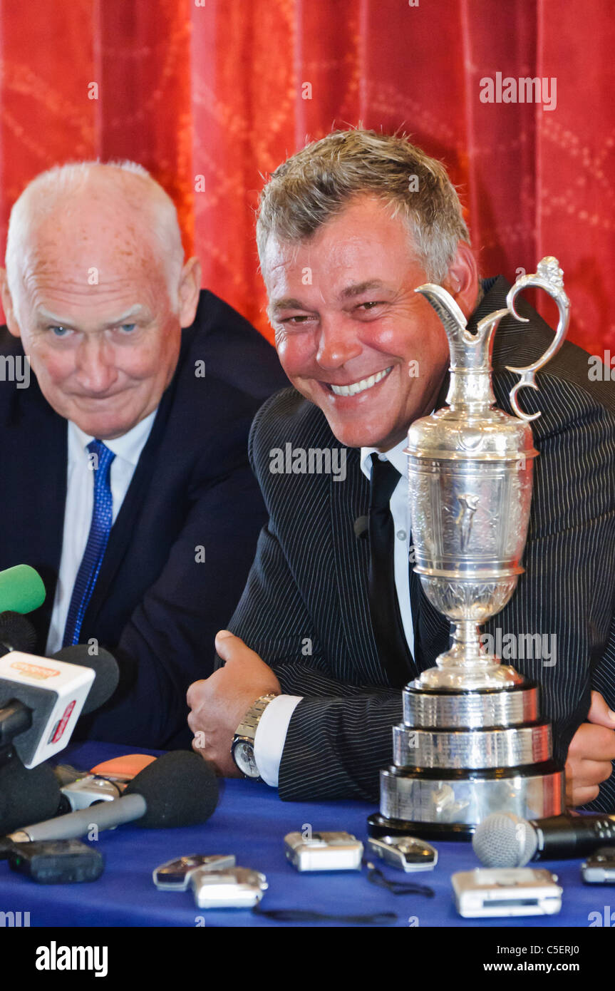 Darren Clarke kehrt zum Royal Portrush Golf Club nach dem Gewinn der British Open Championship 2011 Stockfoto