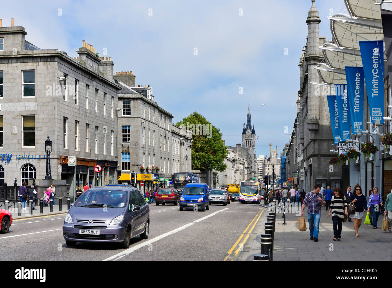 Geschäfte auf der Union Street in Stadtzentrum, Aberdeen, Schottland, Großbritannien Stockfoto