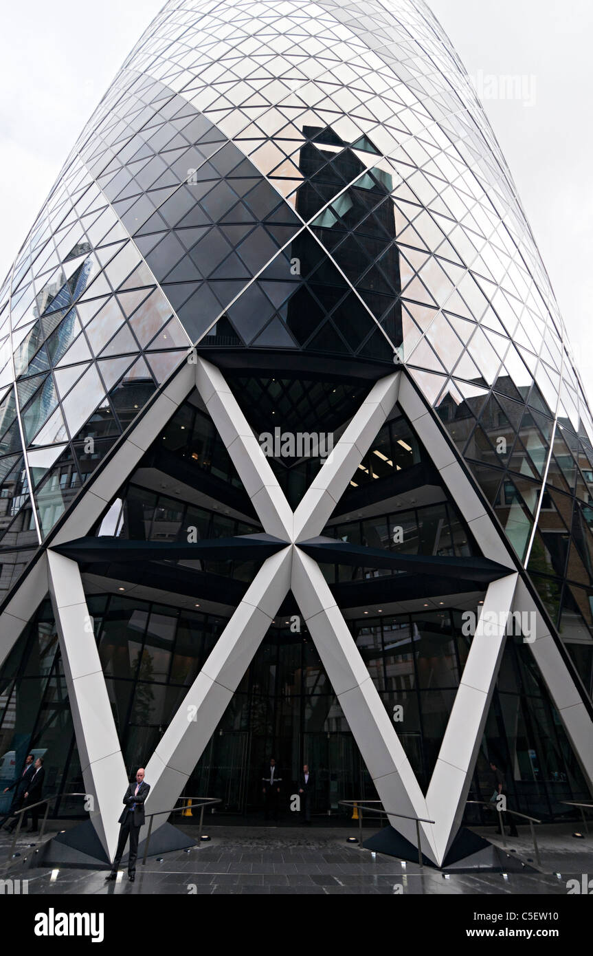 Die Gurke-Bürogebäude, entworfen von Sir Norman foster in der City of london Stockfoto