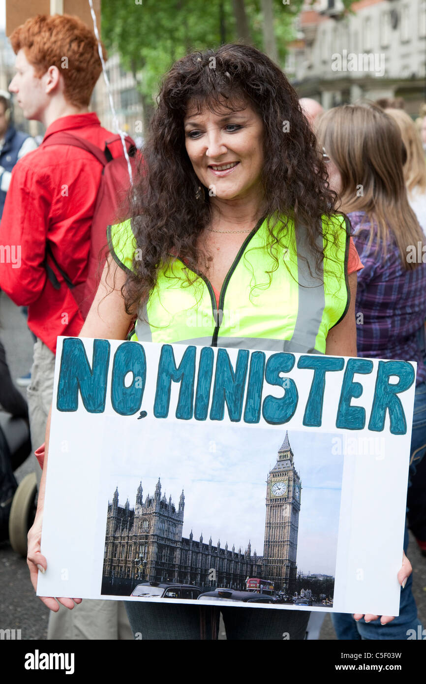 Tausende von Menschen mit Behinderungen marschierten durch London am härtesten getroffen März aus Protest gegen staatliche Budgetkürzungen. Stockfoto