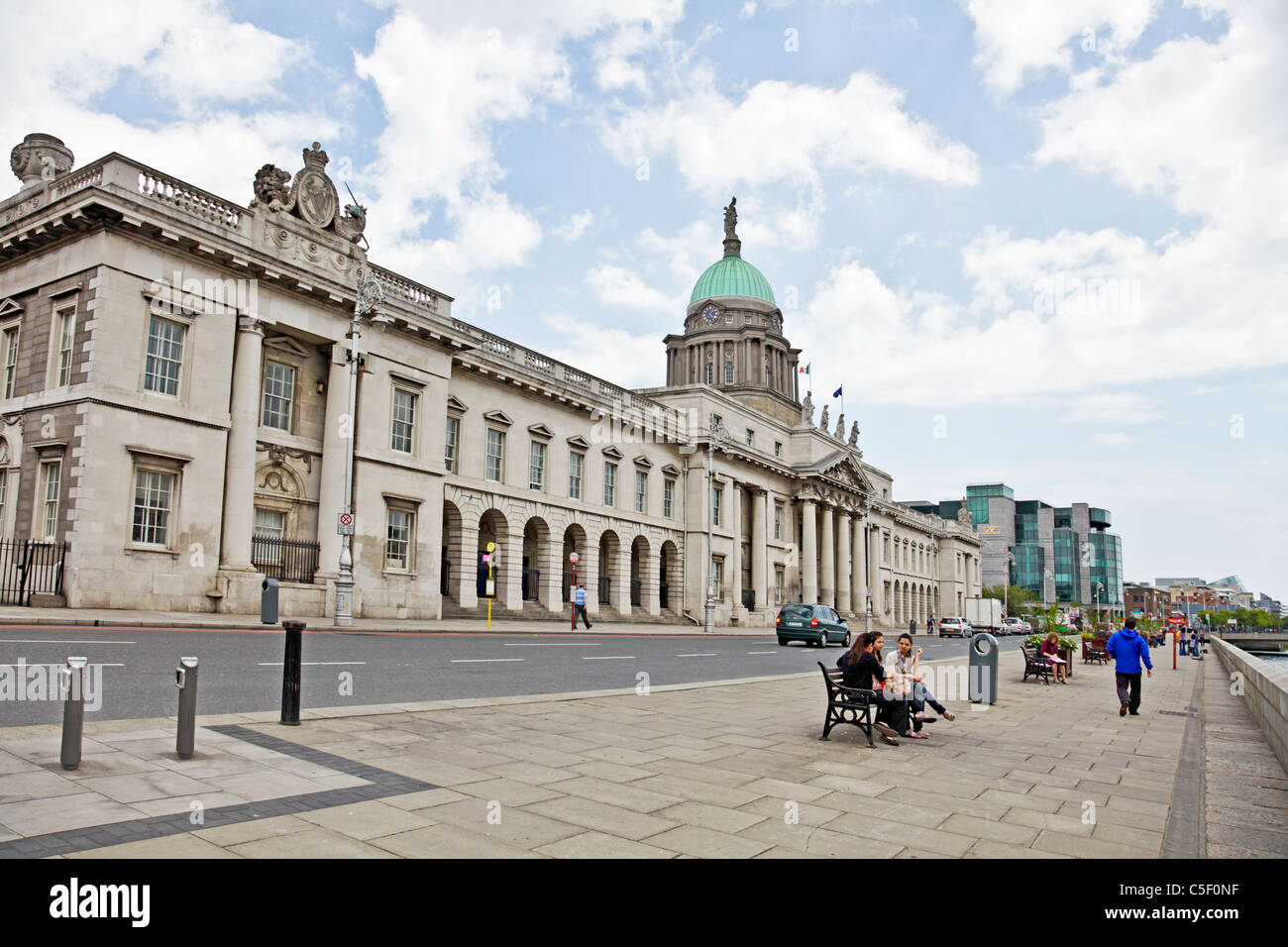 Das Custom House Gebäude (Teach eine Chustaim), Nordufer des Flusses Liffey in Dublin. Architcect James Handon, 1791 eröffnet. Stockfoto