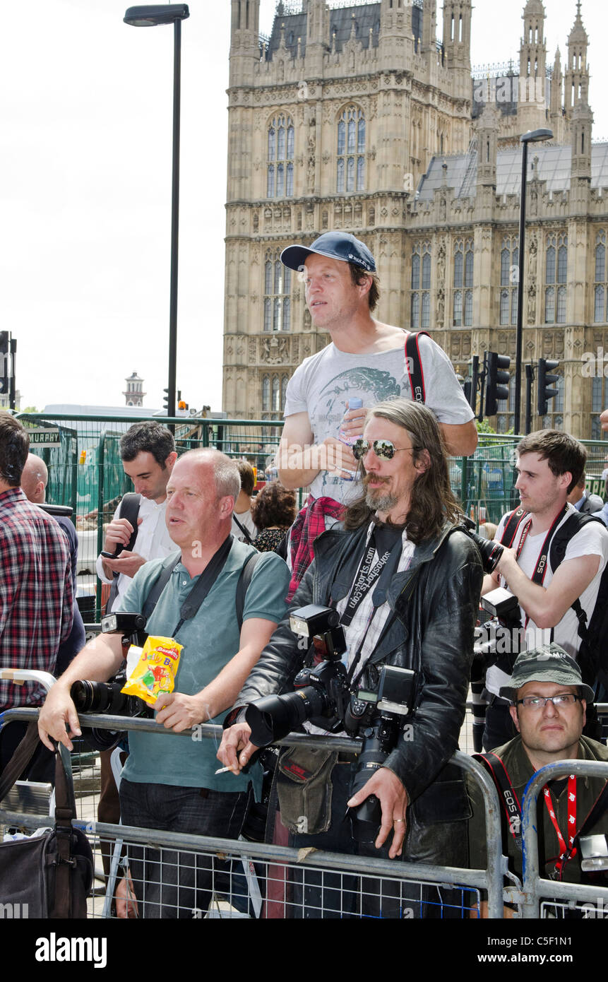 Fotografen aus Nachrichtenmedien außerhalb Parlament Uk Stockfoto