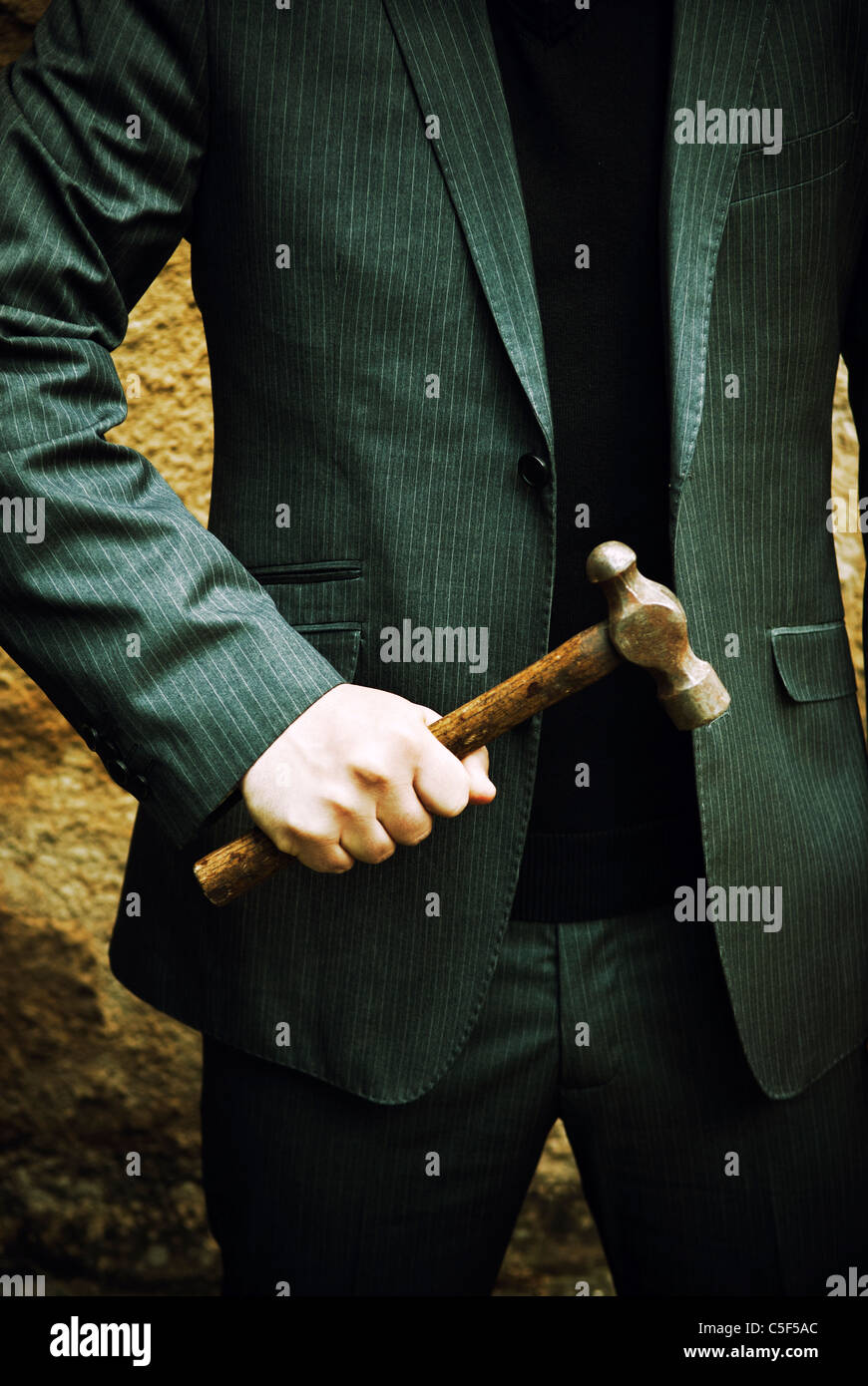 Mann mit einem hammer Stockfoto