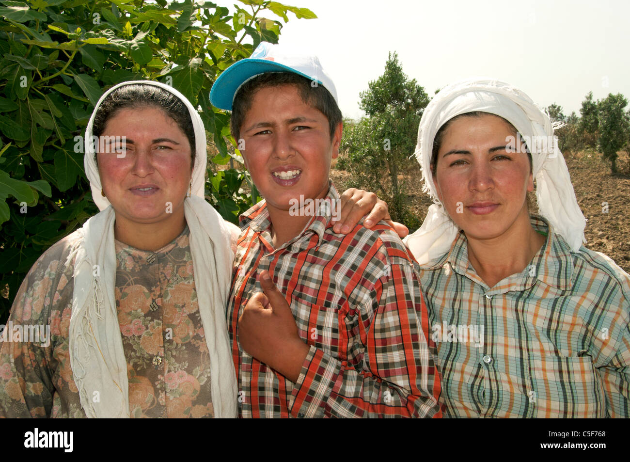 Frau Frauen Süd West Türkei Farmer Ernte Bauernhof Türkisch Stockfoto