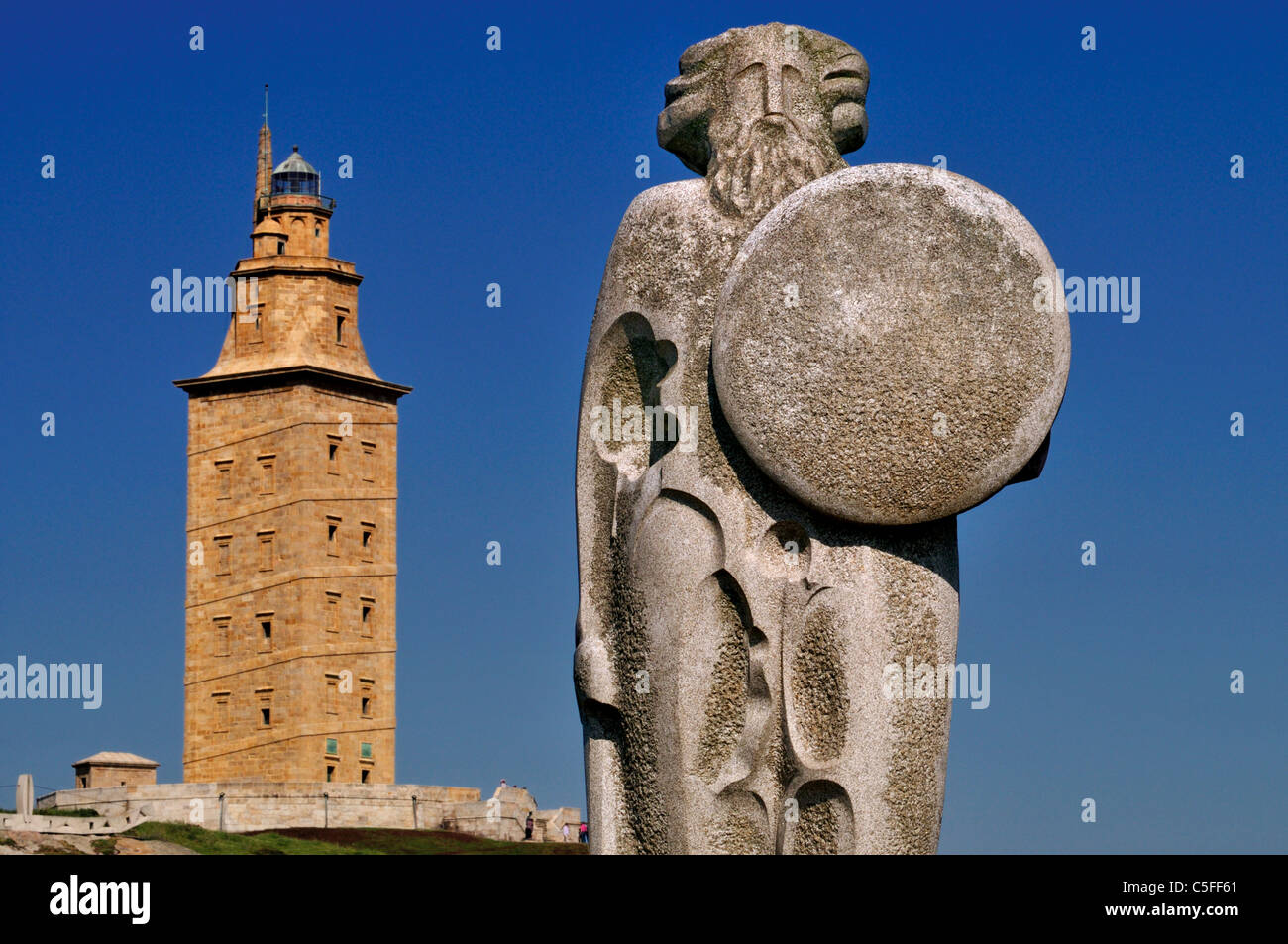Spanien, Galicien: Torre Hercules und Statue der Breogán in A Coruña Stockfoto