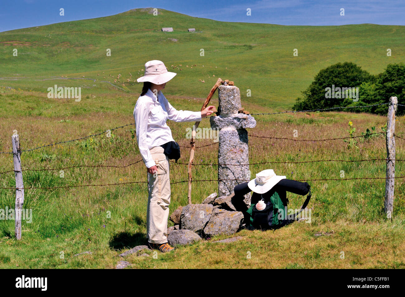 Frankreich, Jakobsweg: St. James in einer Weise Pilgerkreuz in Aubrac Stockfoto