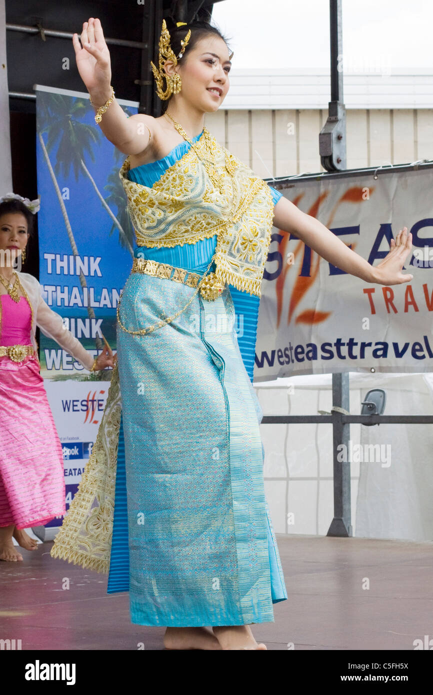 Thai Dancer beim Thai Festival In Warwick England Stockfoto