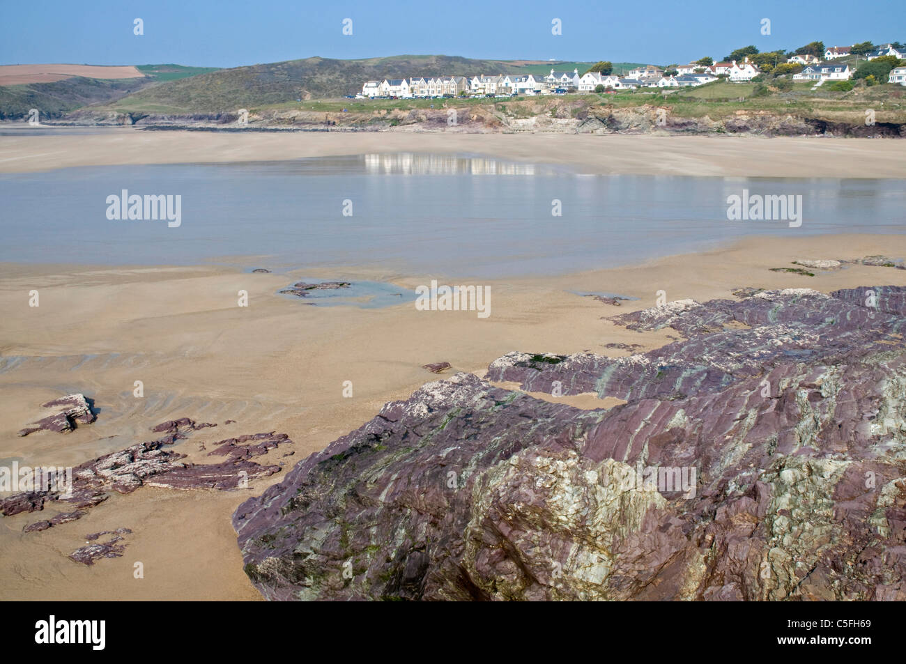 Cornwalls zerklüfteten Atlantikküste aus dem Küstenpfad am Polzeath Stockfoto