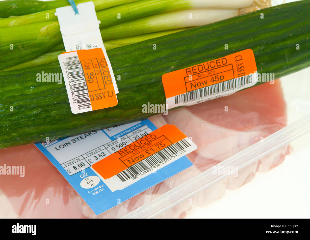 Sonderpreis-Etiketten auf Lebensmitteln Stockfoto