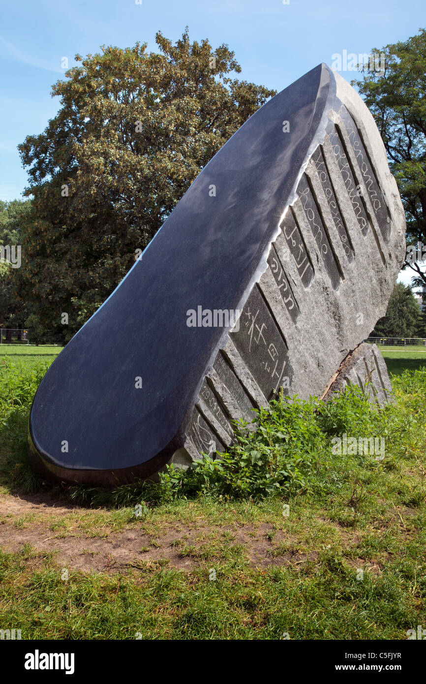 Global Stone Projekt, Tiergarten, Berlin, Deutschland - schwarzer Granit aus Afrika "Hope" Stockfoto