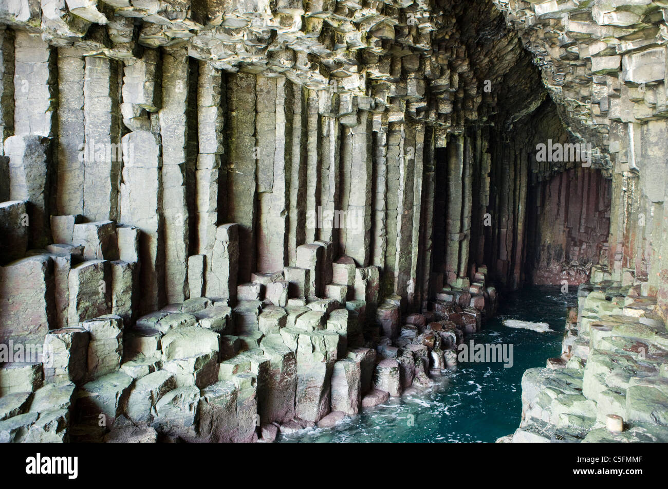 Innen Fingal's Cave, Staffa, Schottland, Großbritannien. Stockfoto