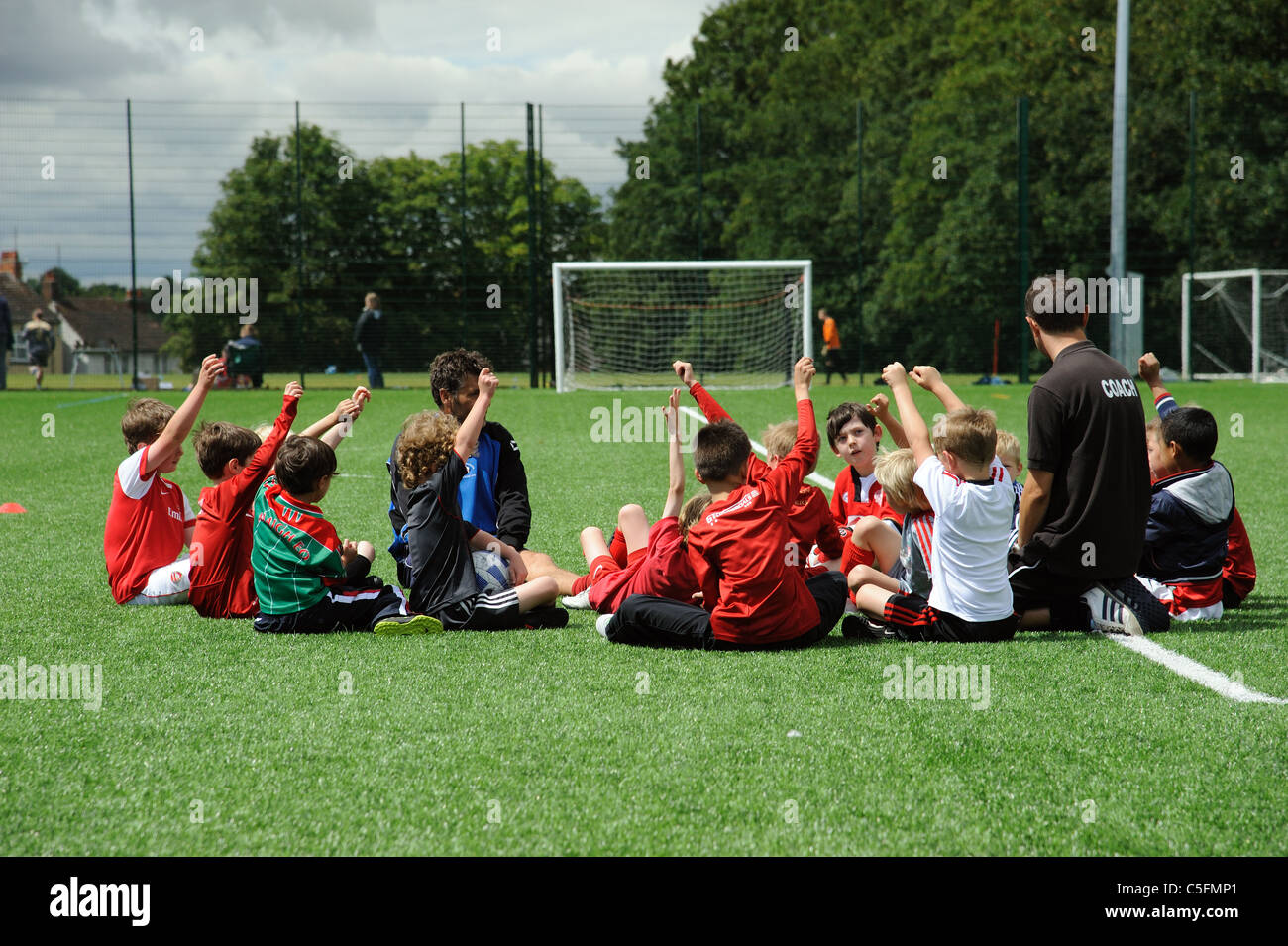 Junge Burschen in ein Trainingslager für Fußball-Spieler Stockfoto