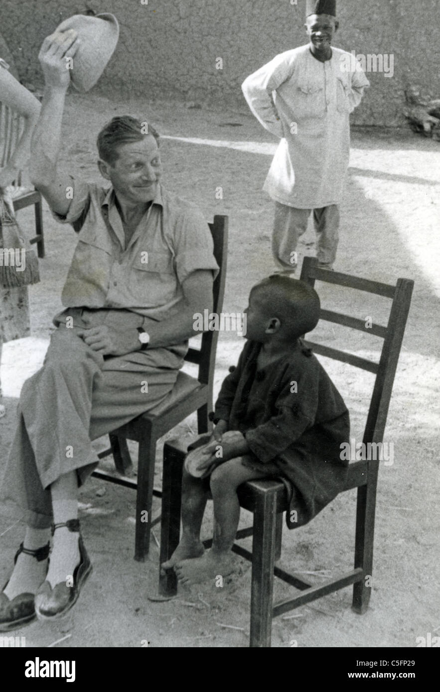 DANNY KAYE (1913-1987), US-Schauspieler, Sänger und Tänzer auf eines seiner UNICEF Reisen nach Afrika Stockfoto