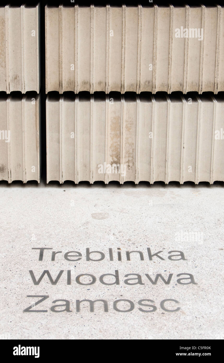 Gravuren von Treblinka, Wlodawa und Zamosc Camps am Judenplatz Holocaust-Mahnmal (namenlose Bibliothek), Wien (Wien), Österreich Stockfoto