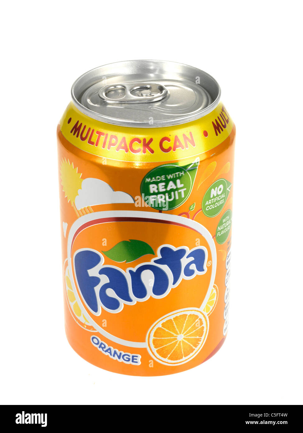 Dosen oder Dosen von Markenartikeln Fizzy Fanta Orange Getränke Isoliert gegen einen weißen Hintergrund mit keine Menschen und einen Freistellungspfad Stockfoto