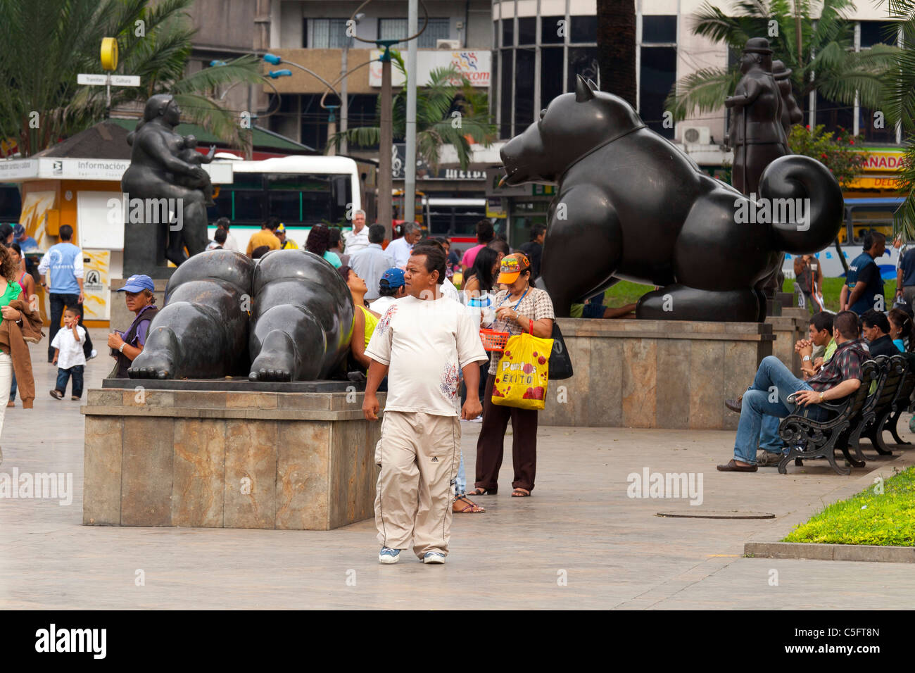 Plaza Botero, ein Symbol von Medellin, Kolumbien, und genieße es Kolumbianer Stockfoto