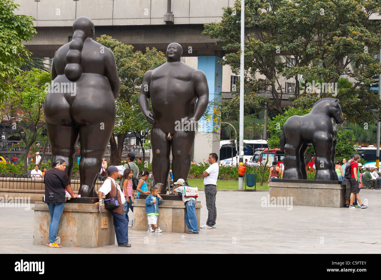 Plaza Botero, ein Symbol von Medellin, Kolumbien, und genieße es, hier zwei zentrale Statuen von Botero Plaza Kolumbianer Stockfoto