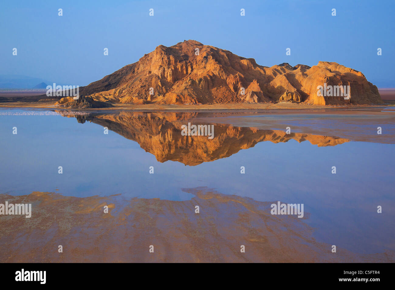 See Logipi ist ein alkalischer Salzsee im Suguta Tal im nördlichen Kenia Stockfoto