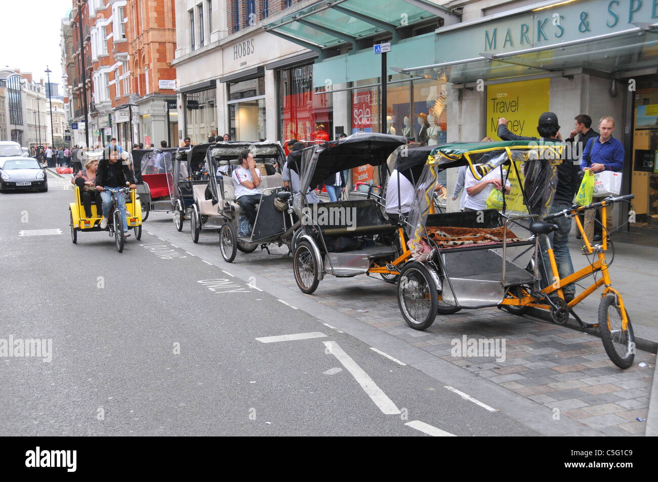 Fahrradrikscha London West End Pedal Taxis Bugbugs Rikscha taxi-Passagiere Stockfoto