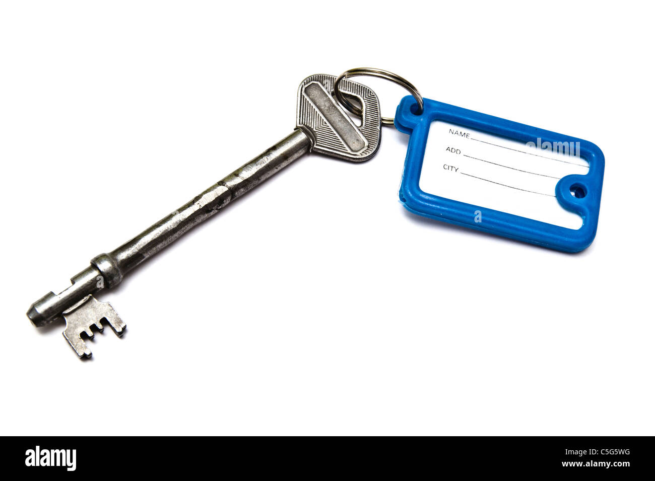 Alte Schlüssel mit Tag isoliert auf weißem Hintergrund Stockfoto