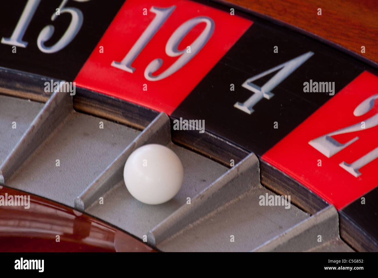 Europäischen Casino Roulette-Rad-Kugel in Nummer 4 Stockfoto