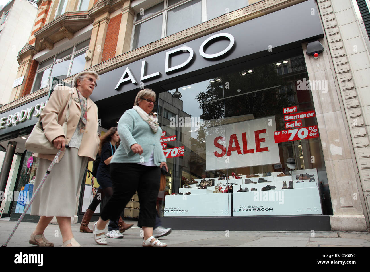 Ein Aldo Store auf der Oxford Street London England Vereinigtes Konigreich Stockfotografie Alamy