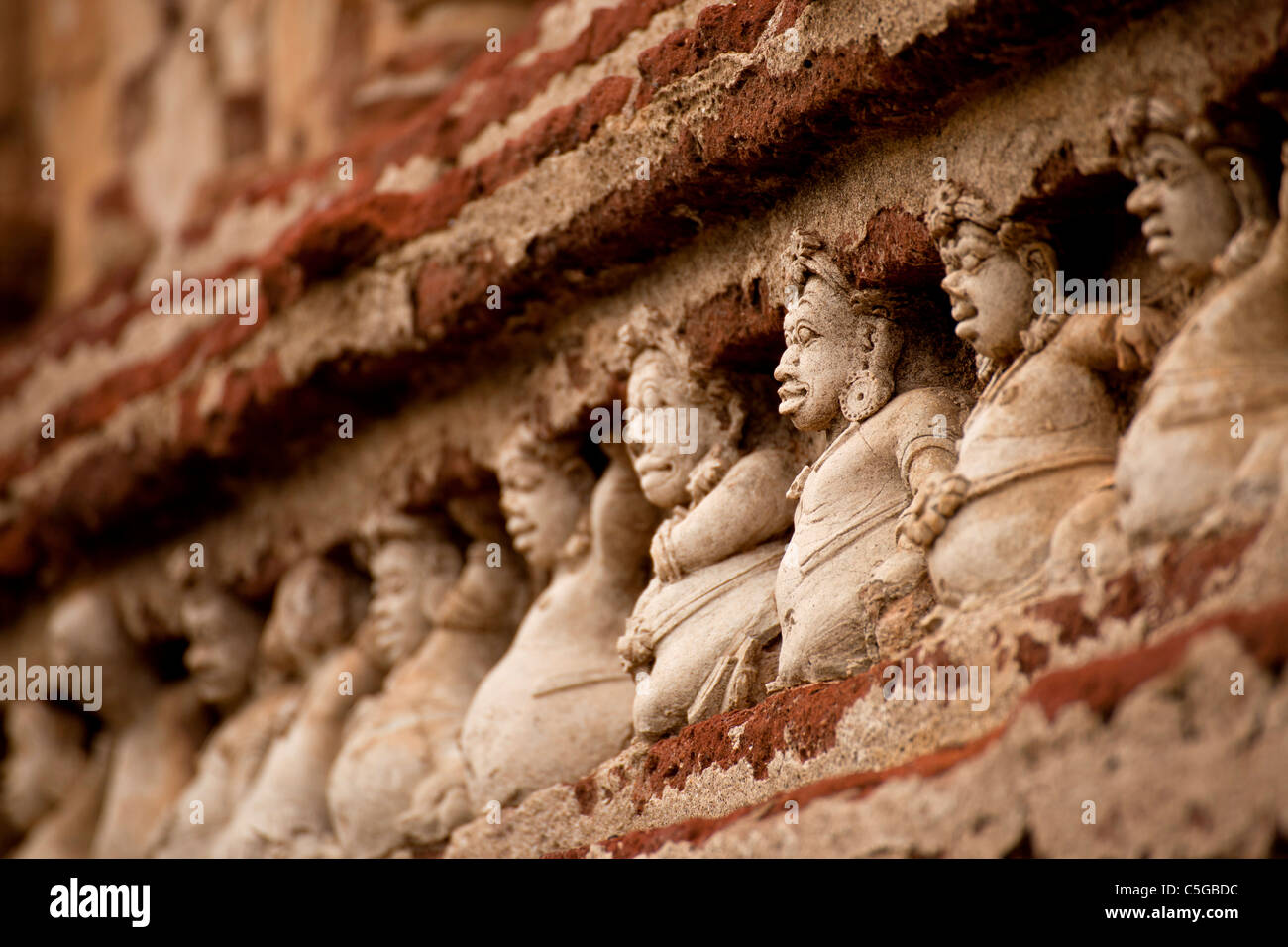Figuren am Tivanka Image House, Polonnaruwa, UNESCO-Weltkulturerbe, Sri Lanka, Asien Stockfoto