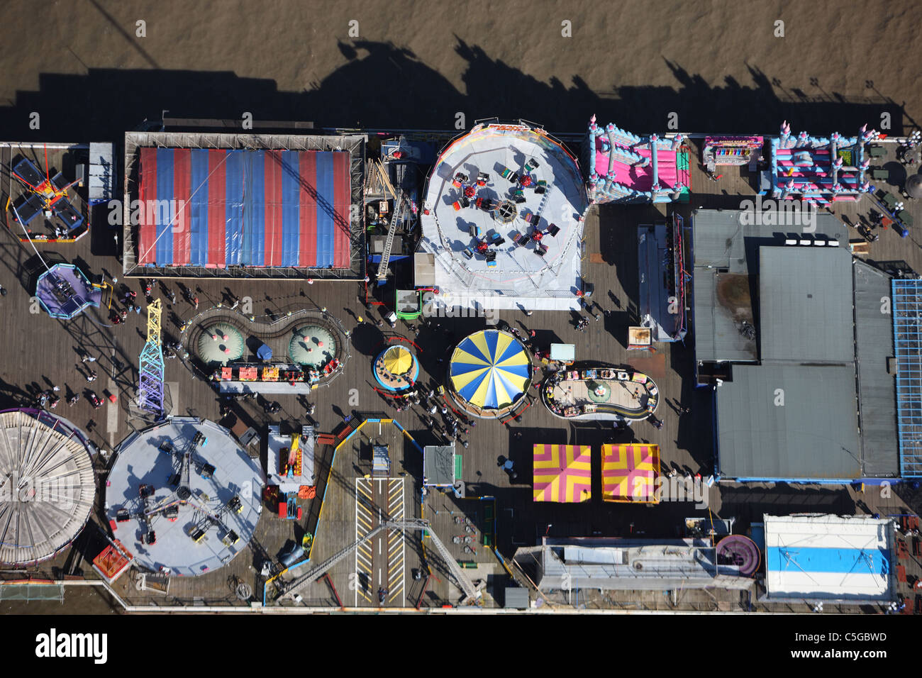 Luftaufnahme der Urlauber auf Blackpool pier Stockfoto