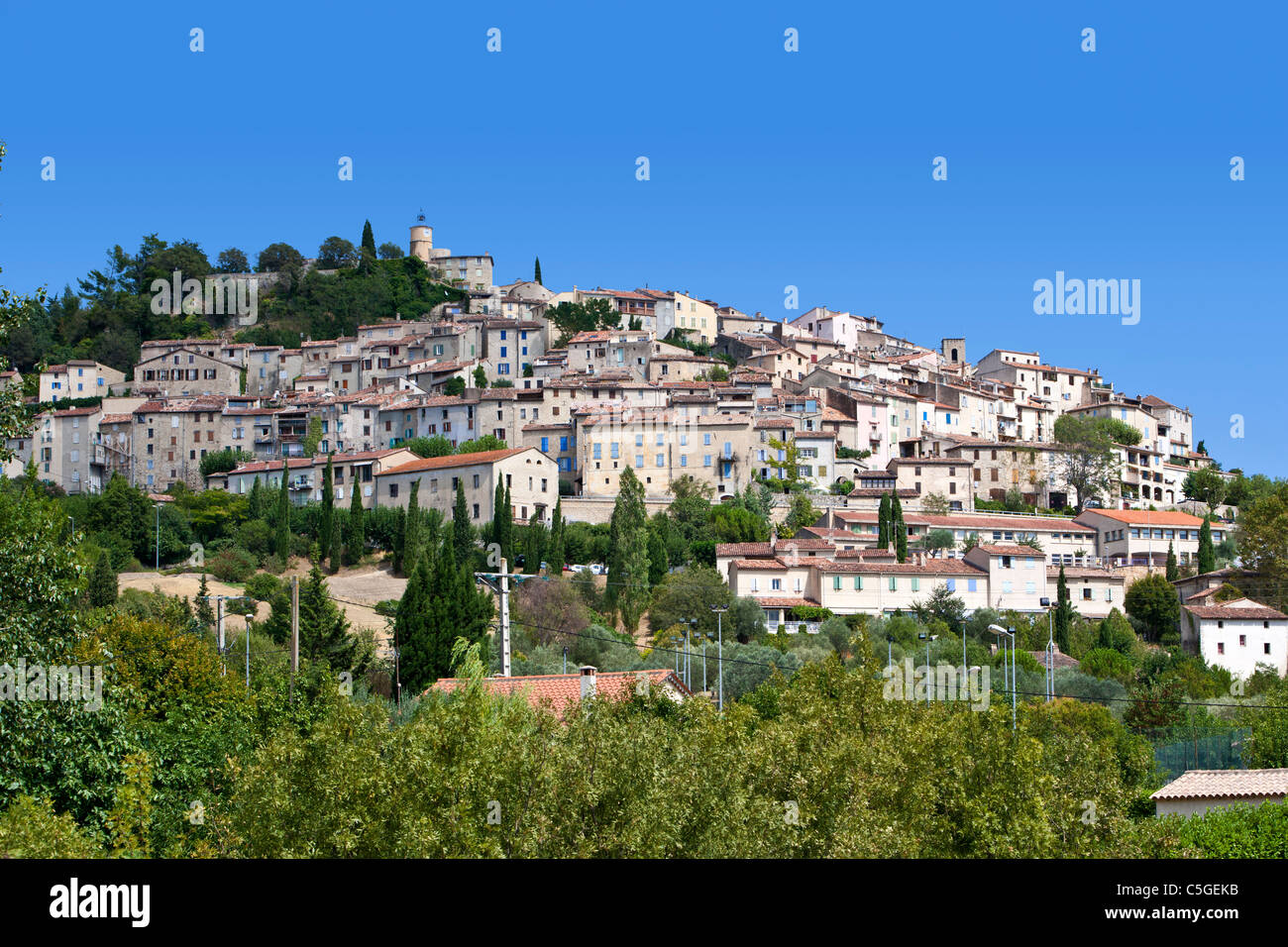 Malerische Aussicht auf die Hügel Dorf Fayence, Provence, Frankreich Stockfoto