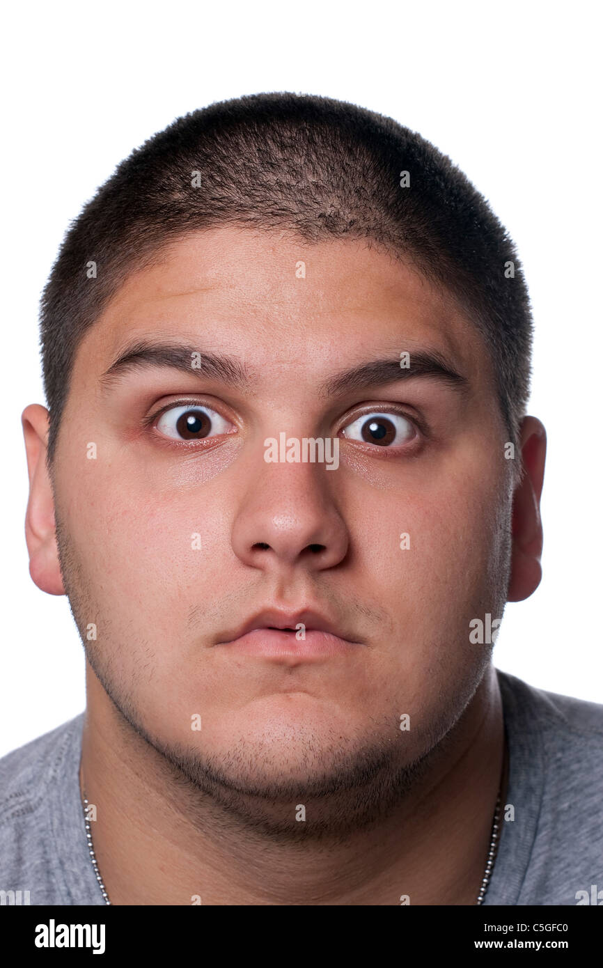 Ein goofy Mann mit trendigen Nerd Brille isoliert in weiß mit einem lustigen Ausdruck auf seinem Gesicht. Stockfoto