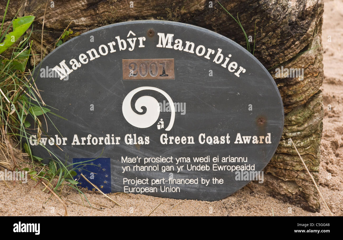 Manorbier Strand Pembrokeshire. Green Coast Award-Plakette. Stockfoto