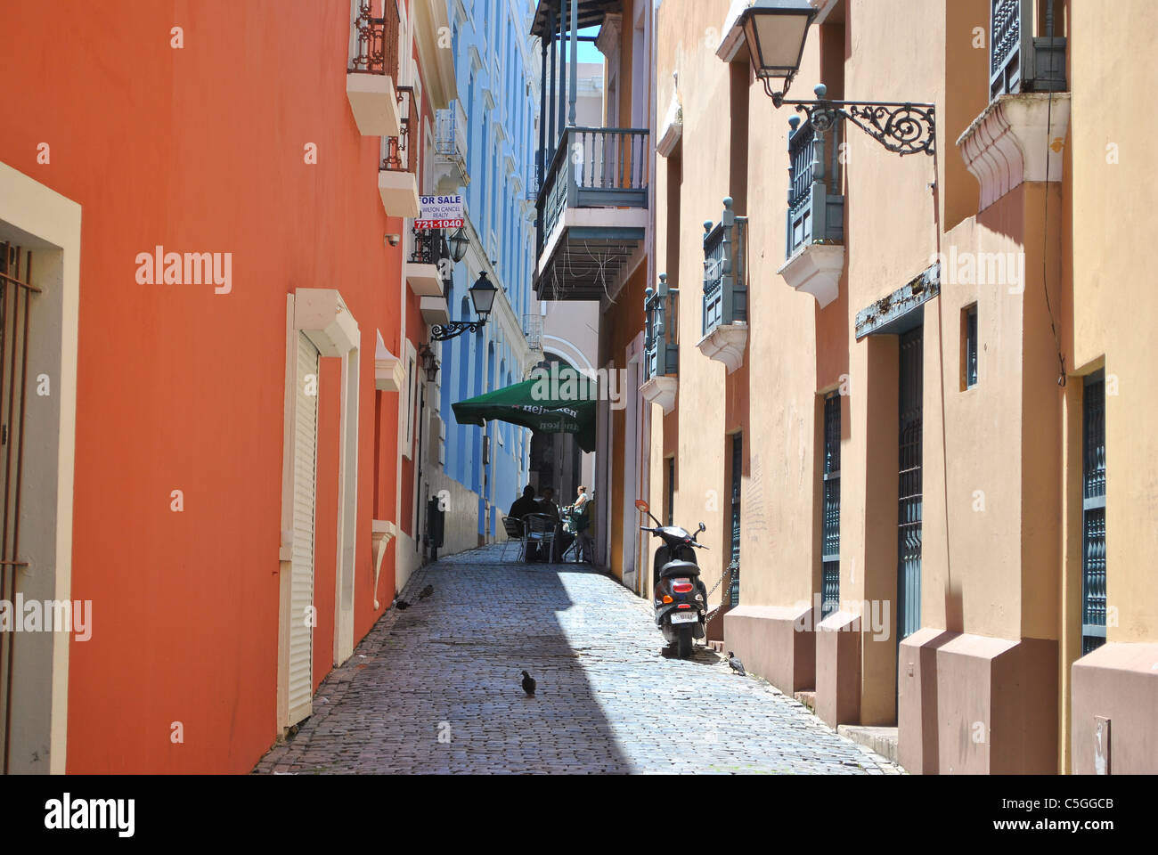 Eine Gasse in der Altstadt von San Juan. Stockfoto