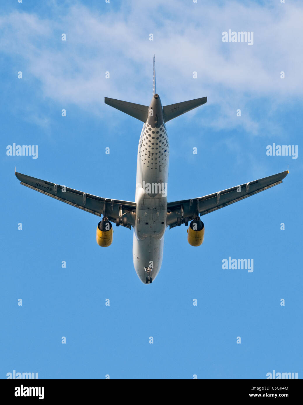 Jumbo Jet-Flugzeug kommen ins Land über Kopf Stockfoto