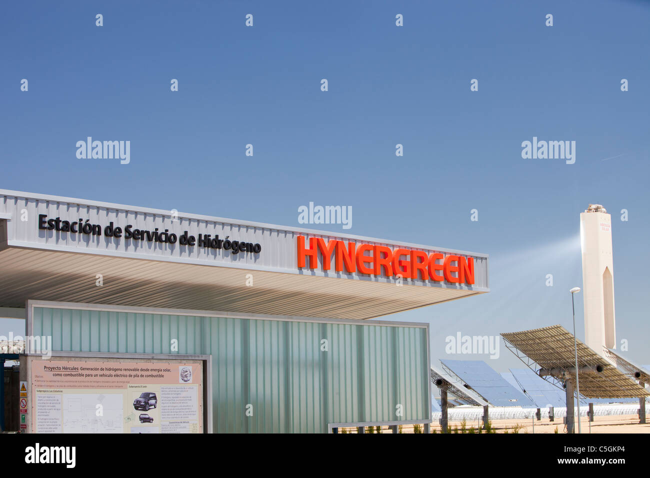 Eine Wasserstoff-Anlage in einem Teil des Solucar solar Anlage im Besitz von Abengoa Energie, in Sanlucar La Mayor, Andalusien, Spanien Stockfoto