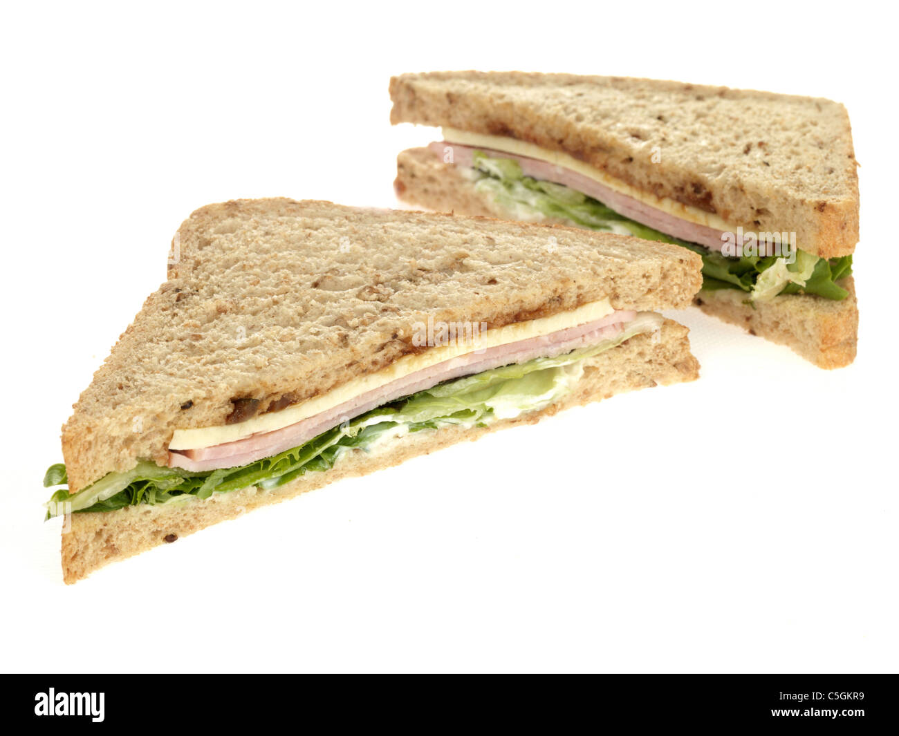 Schinken mit Käse und eingelegten Gurken Sandwich gegen einen weißen Hintergrund mit Freistellungspfaden und keine Leute Stockfoto