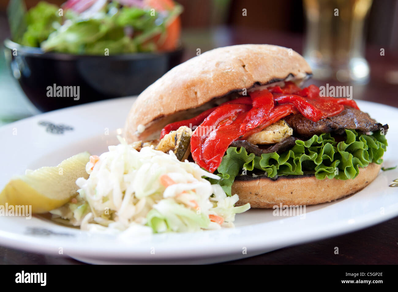 Portobello mushroom Burger. Veggie-Genuss. Stockfoto